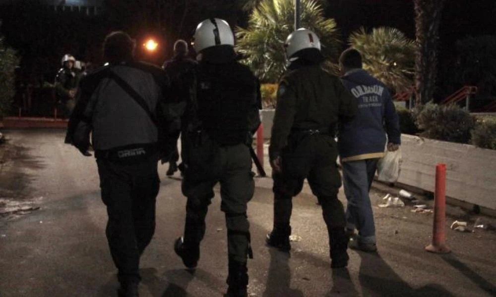 Θεσσαλονίκη: Αιματηρή συμπλοκή με πυροβολισμούς στο ΑΠΘ - Ένας τραυματίας - Προσαγωγές (βίντεο)